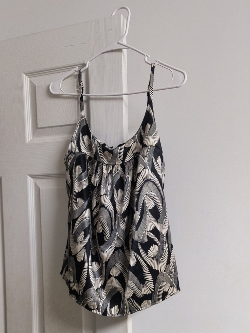 New York & Company Black and Cream Abstract Print Camisole